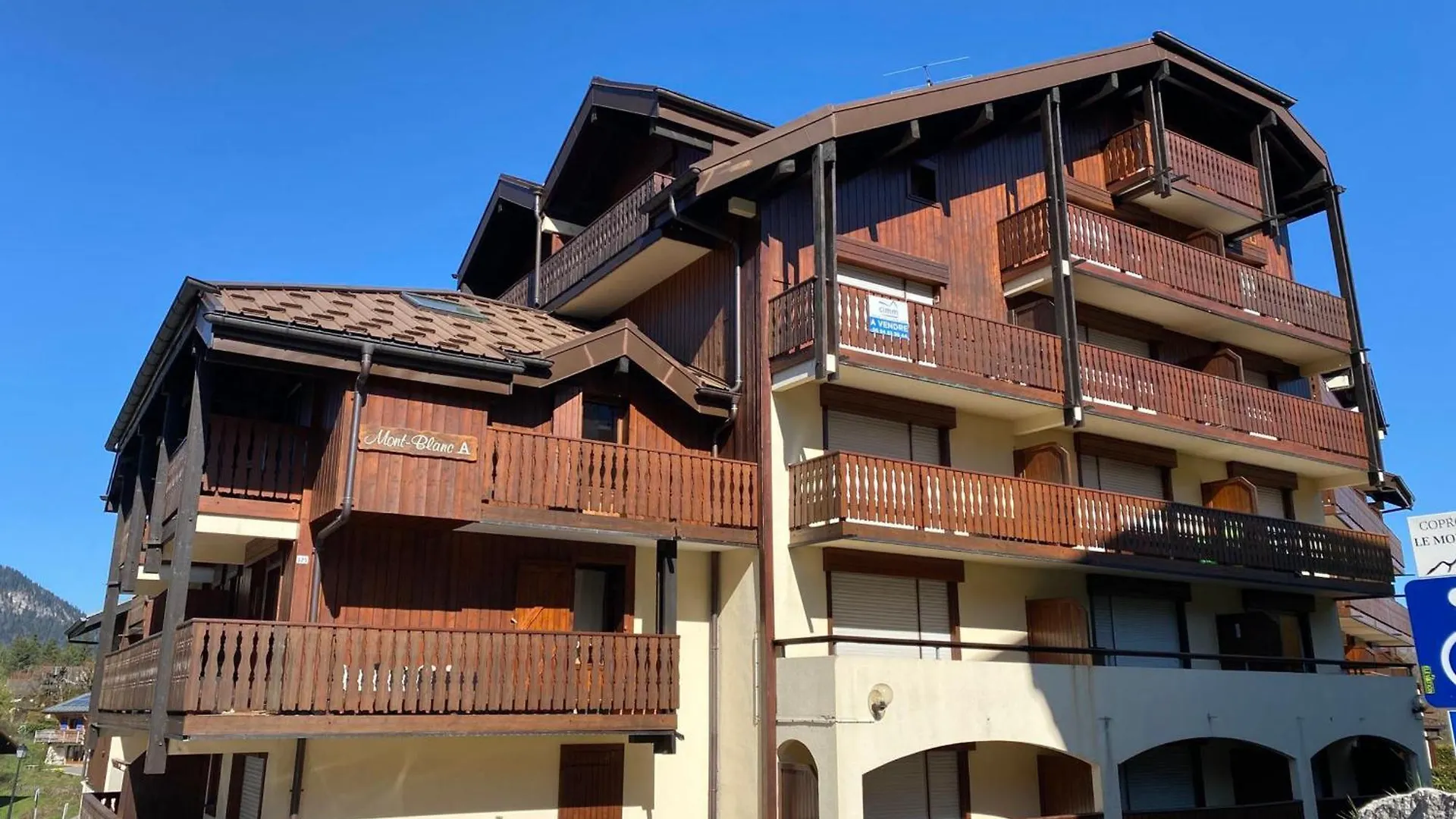 Appartement Renove 4 Pers Avec Balcon, Au Coeur De La Station, A 750M Des Pistes Et Proche Commerces - Fr-1-572-20 contacts